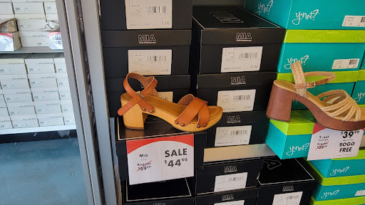 Shoe Store «Shoe Carnival», reviews and photos, 1206 Bridford Pkwy, Greensboro, NC 27407, USA