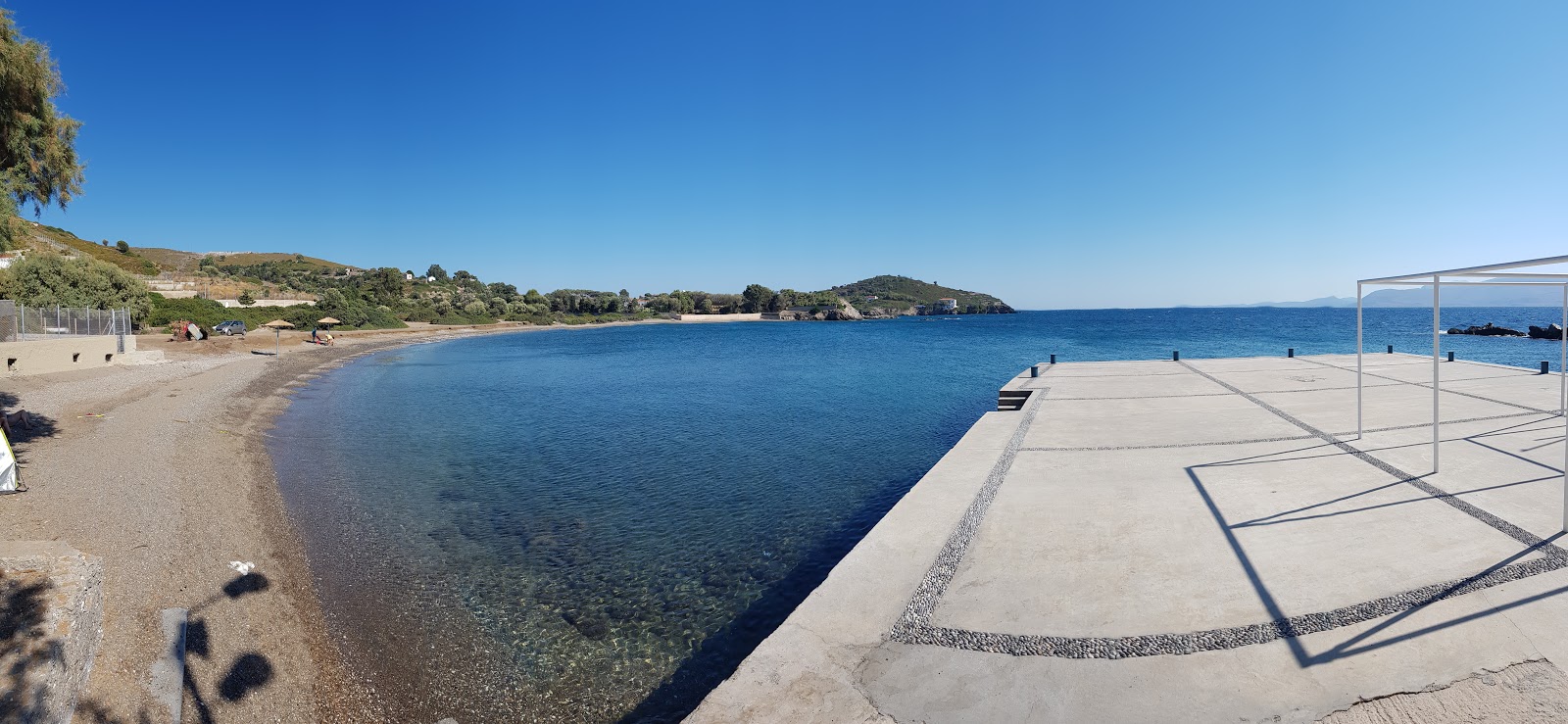 Foto di Fokia beach con una superficie del sabbia marrone