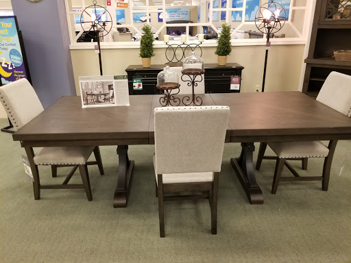 Furniture Store «Raymour & Flanigan Furniture and Mattress Store», reviews and photos, 66-26 Metropolitan Ave #730, Middle Village, NY 11379, USA