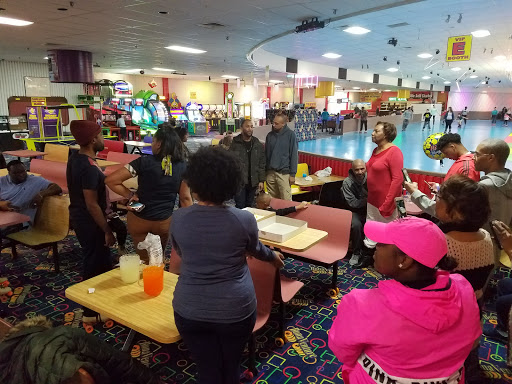 Roller Skating Rink «Bonaventure Always Family Friendly Skating Center And Birthday Parties», reviews and photos, 24505 Halsted Rd, Farmington Hills, MI 48335, USA