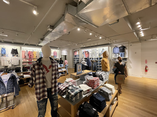 Clothing Store «AEO Factory & Aerie Store», reviews and photos, 442 Fulton St, Brooklyn, NY 11201, USA