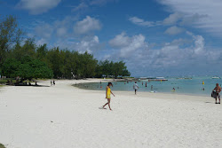 Foto von La Cambuse Beach und die siedlung