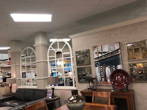 Furniture Store «Raymour & Flanigan Furniture and Mattress Store», reviews and photos, 641 Connecticut Ave, Norwalk, CT 06854, USA