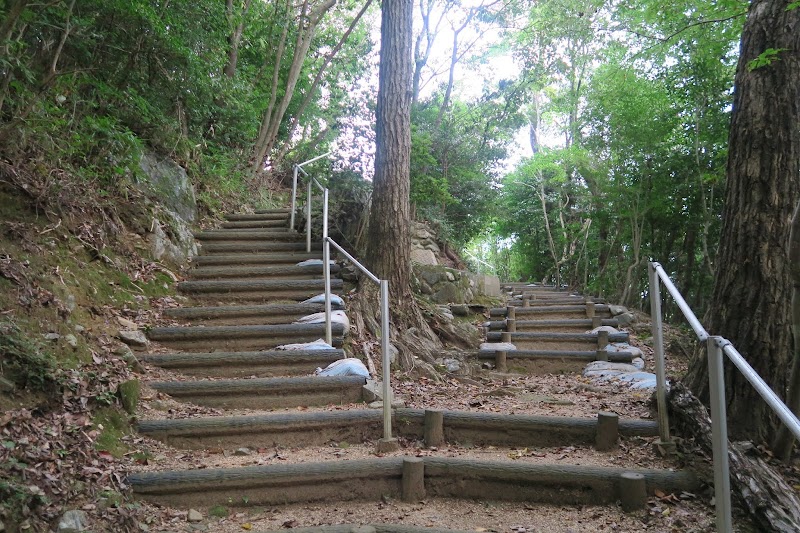 岩神社