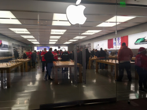 Computer Store «Apple Short Pump Town Center», reviews and photos, 11800 W Broad St, Henrico, VA 23233, USA