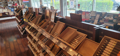 Cigar Shop «Fort Lauderdale Cigar Shop - Neptune Cigar SuperStore», reviews and photos, 2325 S Federal Hwy, Fort Lauderdale, FL 33316, USA