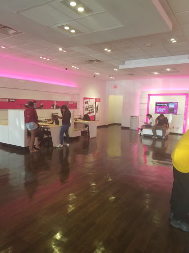 Cell Phone Store «T-Mobile», reviews and photos, 62 Sunrise Hwy, Lindenhurst, NY 11757, USA