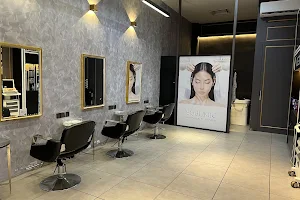 De' Touch Hair & Beauty Salon (Amanjaya) image