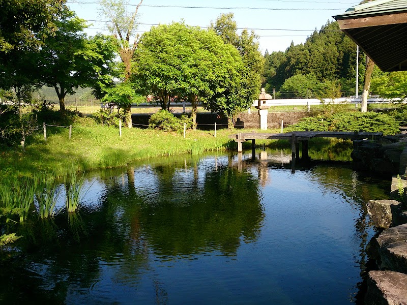 ハリヨの池