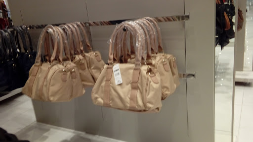 Stores to buy women's shoulder bag Piura