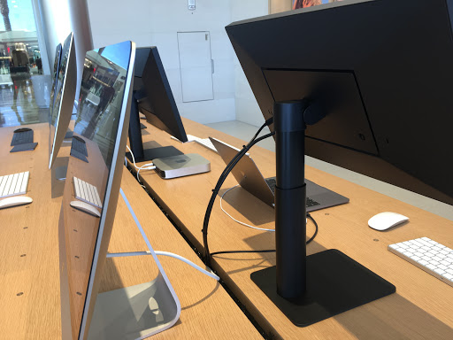 Computer Store «Apple Biltmore», reviews and photos, 2502 E Camelback Rd, Phoenix, AZ 85016, USA