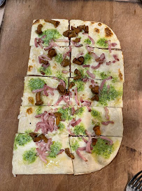 Tarte flambée du Restaurant de spécialités alsaciennes Au Cheval Noir à Ribeauvillé - n°3