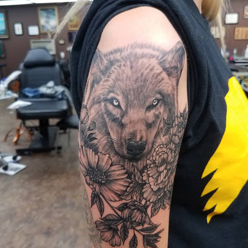 Tattoo Shop «Pink Elephant Tattoo Studio», reviews and photos, 707 S Ankeny Blvd, Ankeny, IA 50023, USA