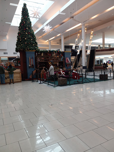Shopping Mall «Cherry Hill Mall», reviews and photos, 2000 NJ-38, Cherry Hill, NJ 08002, USA
