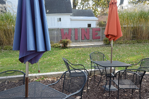 Wine Store «1st Avenue Wine House», reviews and photos, 3412 1st Ave NE, Cedar Rapids, IA 52402, USA