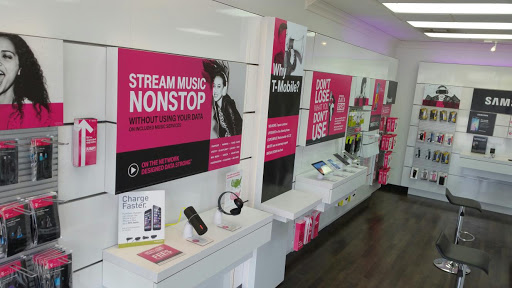 Cell Phone Store «T-Mobile», reviews and photos, 6311 Old FM 1488 Rd, Magnolia, TX 77354, USA