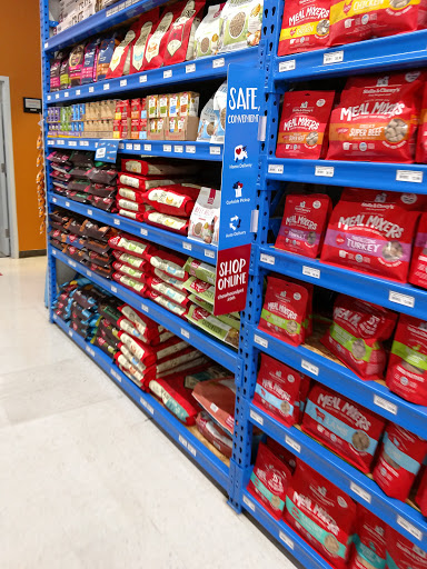 Pet Supply Store «Chow Hound Pet Supplies», reviews and photos, 5265 Northland Dr NE, Grand Rapids, MI 49525, USA