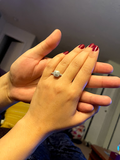 Jewelry Store «Helzberg Diamonds», reviews and photos, 219 Woodbridge Center Dr, Woodbridge, NJ 07095, USA