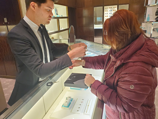 Jewelry Store «Tiffany & Co.», reviews and photos, 301 Nichols Rd, Kansas City, MO 64112, USA