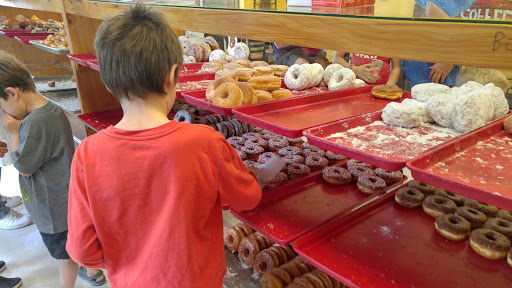 Donut Shop «Donut King», reviews and photos, 1660 Girod St, Mandeville, LA 70448, USA