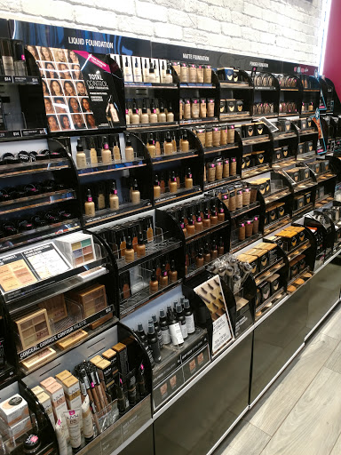 Shopping Mall «Tysons Corner Center», reviews and photos, 1961 Chain Bridge Rd, Tysons, VA 22102, USA