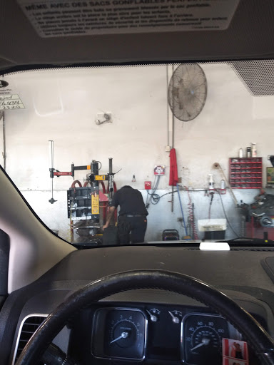 Tire Shop «Discount Tire Store - Oak Lawn, IL», reviews and photos, 6635 95th St, Oak Lawn, IL 60453, USA