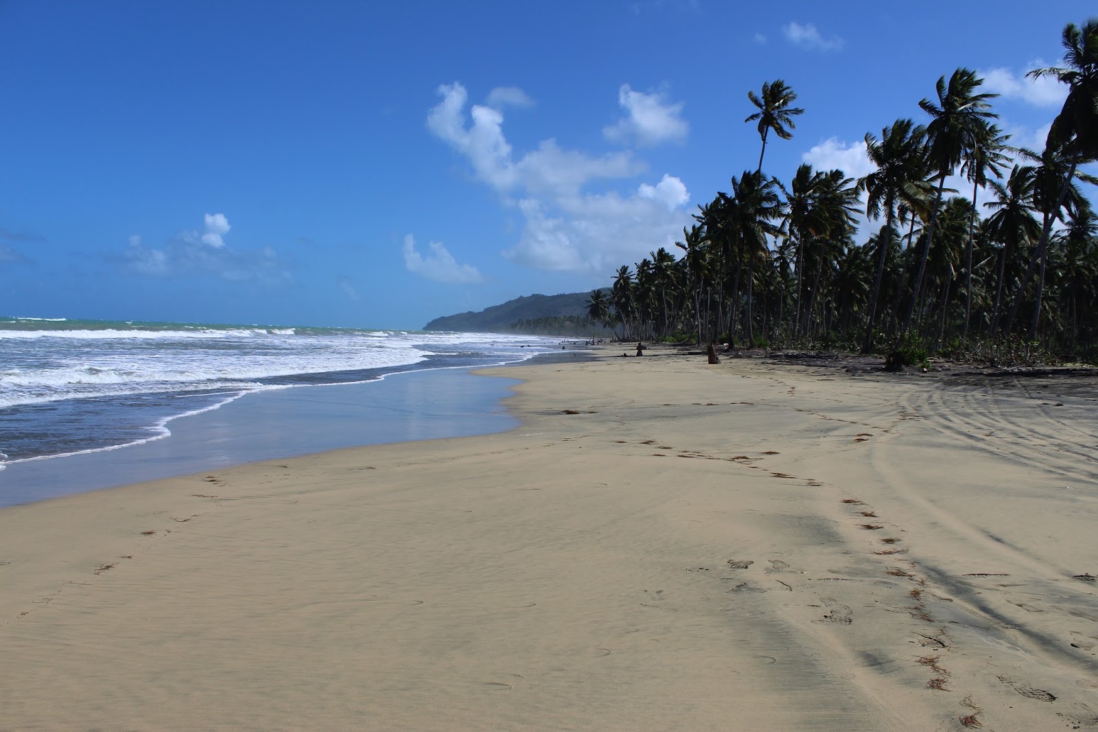 Foto van Playa Las Majaguas met recht en lang
