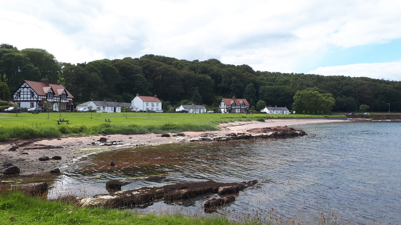 Kerrycroy Bay Beach'in fotoğrafı turkuaz saf su yüzey ile