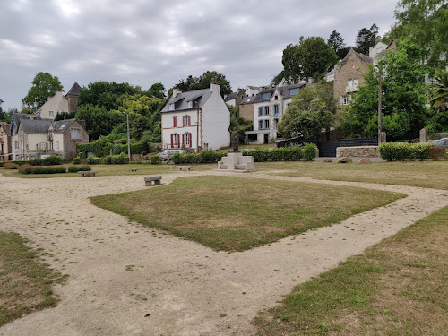 attractions Square Théodore Botrel Pont-Aven