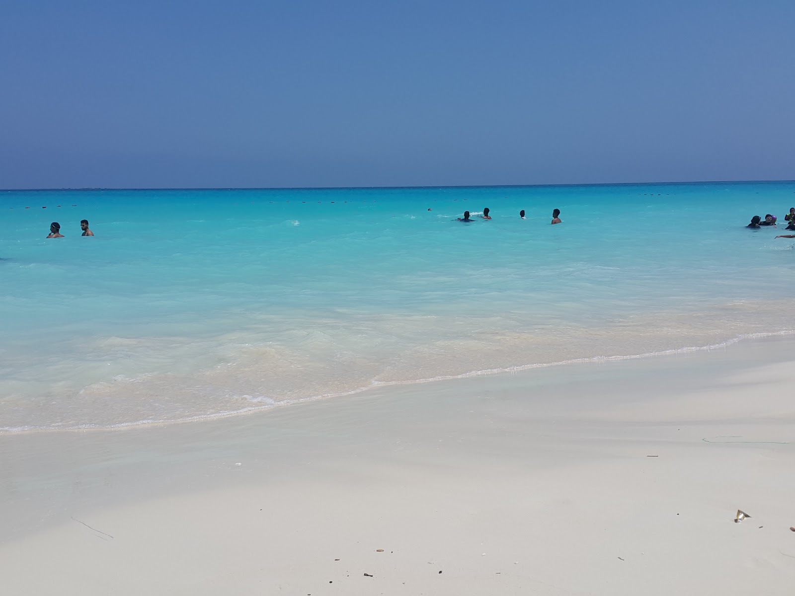 Fotografie cu Obayed Matrouh Beach cu o suprafață de apa pură turcoaz
