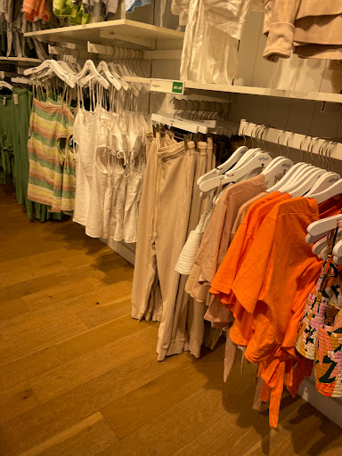 Clothing Store «AEO & Aerie Store», reviews and photos, 825 Dulaney Valley Rd #116, Towson, MD 21204, USA