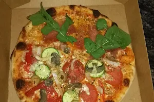 Pizza & Vino image