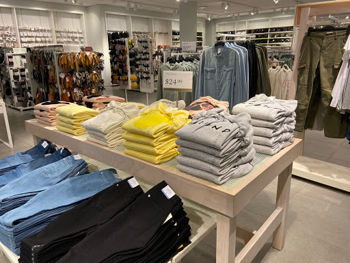 Clothing Store «H&M», reviews and photos, 701 Lynnhaven Pkwy # 1212, Virginia Beach, VA 23452, USA