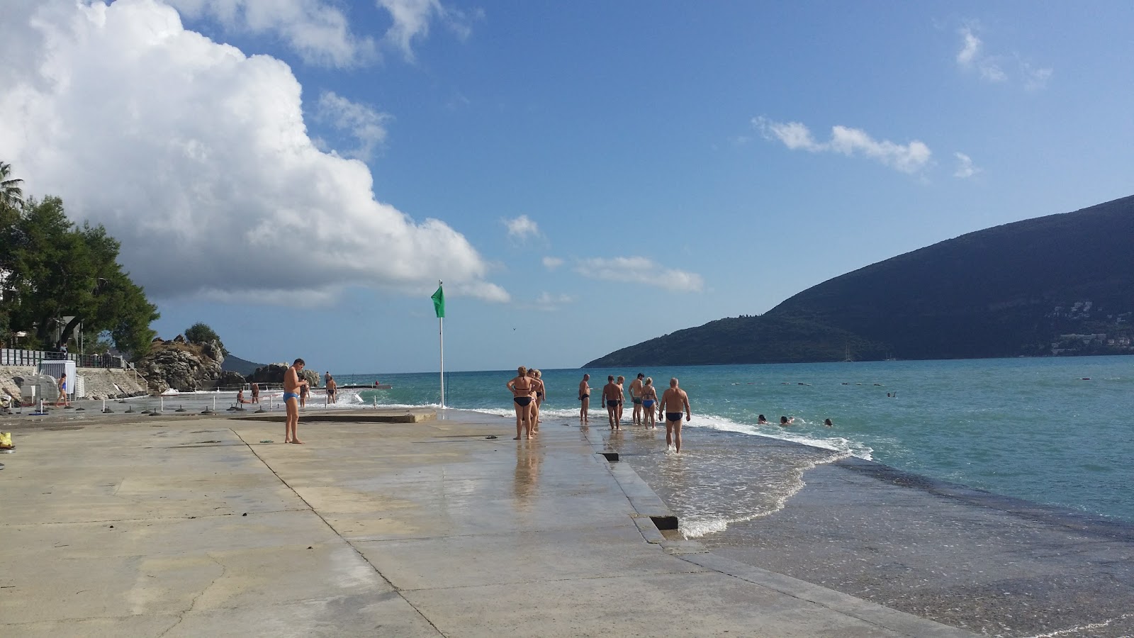 Φωτογραφία του Topla beach με ευθεία ακτή