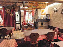 Atmosphère du Restaurant français Le Hupsa Pfannala - Winstub Le Hups’ à Saint-Hippolyte - n°3