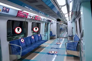 dubaiMetro Train image