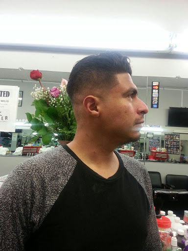 Barber Shop «J & R Barber Shop», reviews and photos, 8444 Laurel Canyon Blvd, Sun Valley, CA 91352, USA