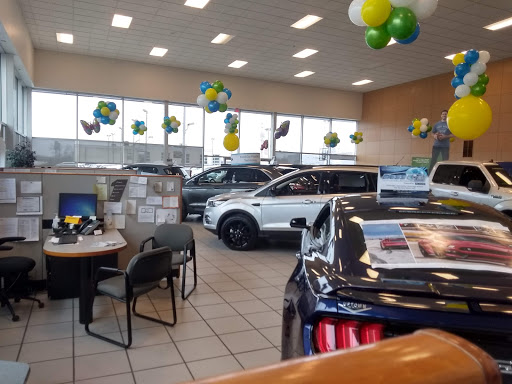 Car Dealer «Uptown Ford Lincoln», reviews and photos, 2111 N Mayfair Rd, Milwaukee, WI 53226, USA