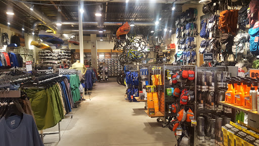 Outdoor Sports Store «Eastern Mountain Sports», reviews and photos, 87 Marginal Way, Portland, ME 04101, USA
