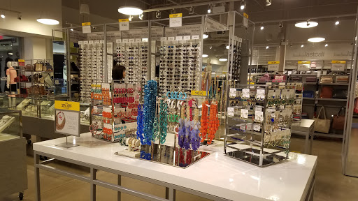 Clothing Store «Neiman Marcus Last Call», reviews and photos, 5220 Fashion Outlets Way #2085, Rosemont, IL 60018, USA