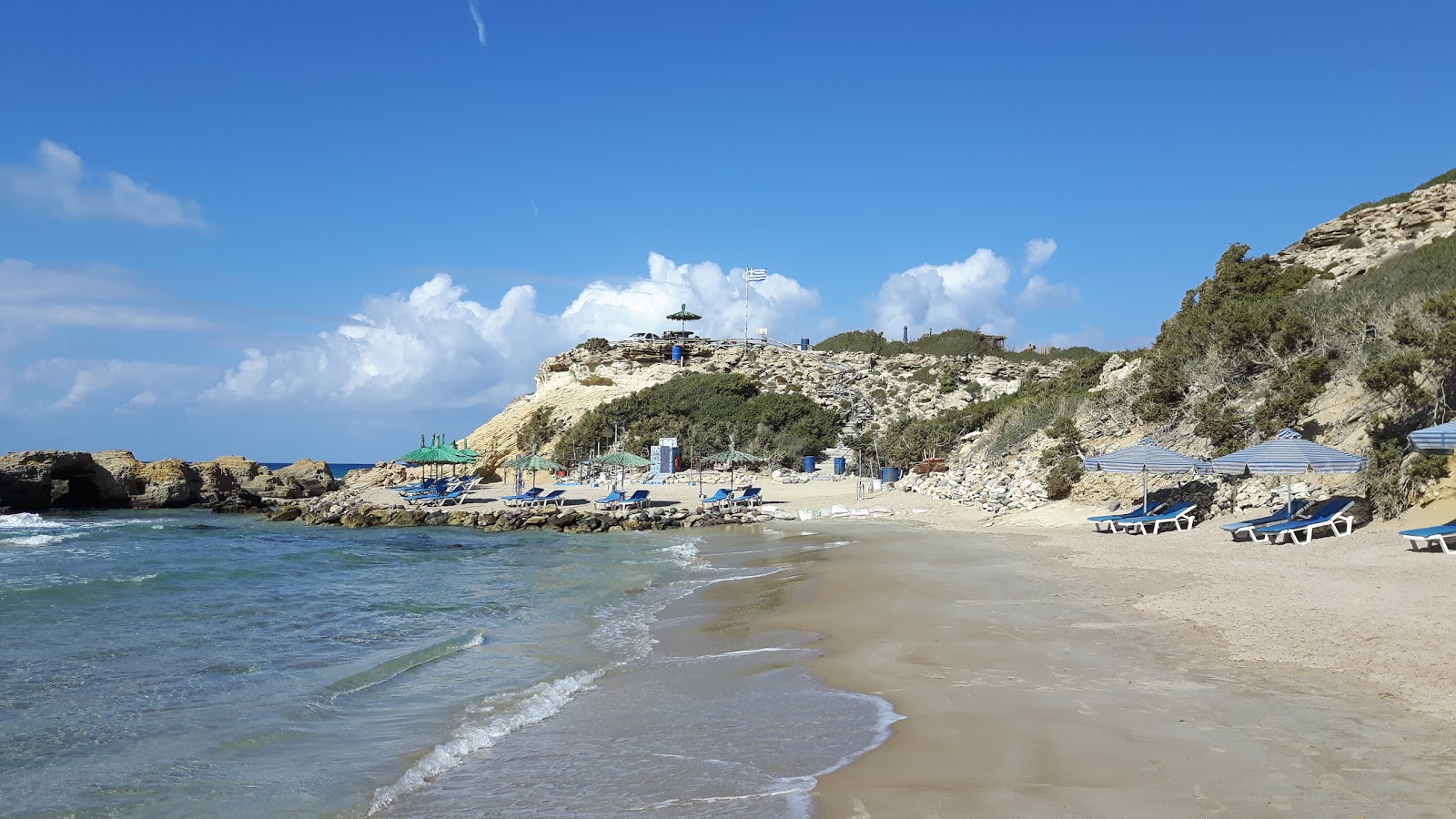 Foto von Tripiti beach mit sehr sauber Sauberkeitsgrad