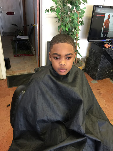 Barber Shop «Crowned Barber Shop», reviews and photos, 9326 Garfield Blvd, Garfield Heights, OH 44125, USA