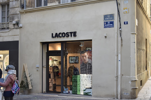 Magasin de vêtements Lacoste Avignon