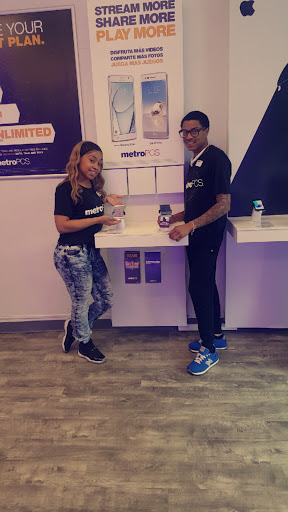 Cell Phone Store «MetroPCS Authorized Dealer-TMW», reviews and photos, 348 Orange St, Springfield, MA 01108, USA