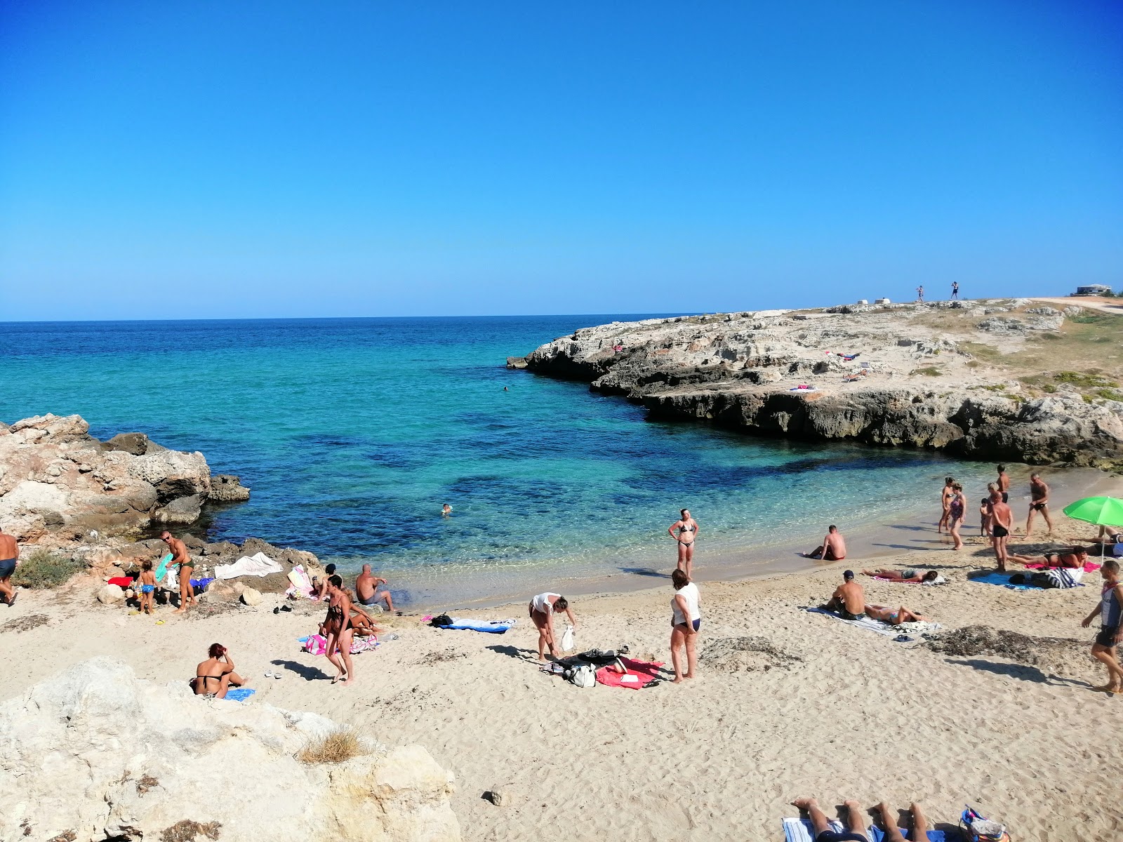 Foto von Cala Porto Bianco beach mit beiger sand Oberfläche