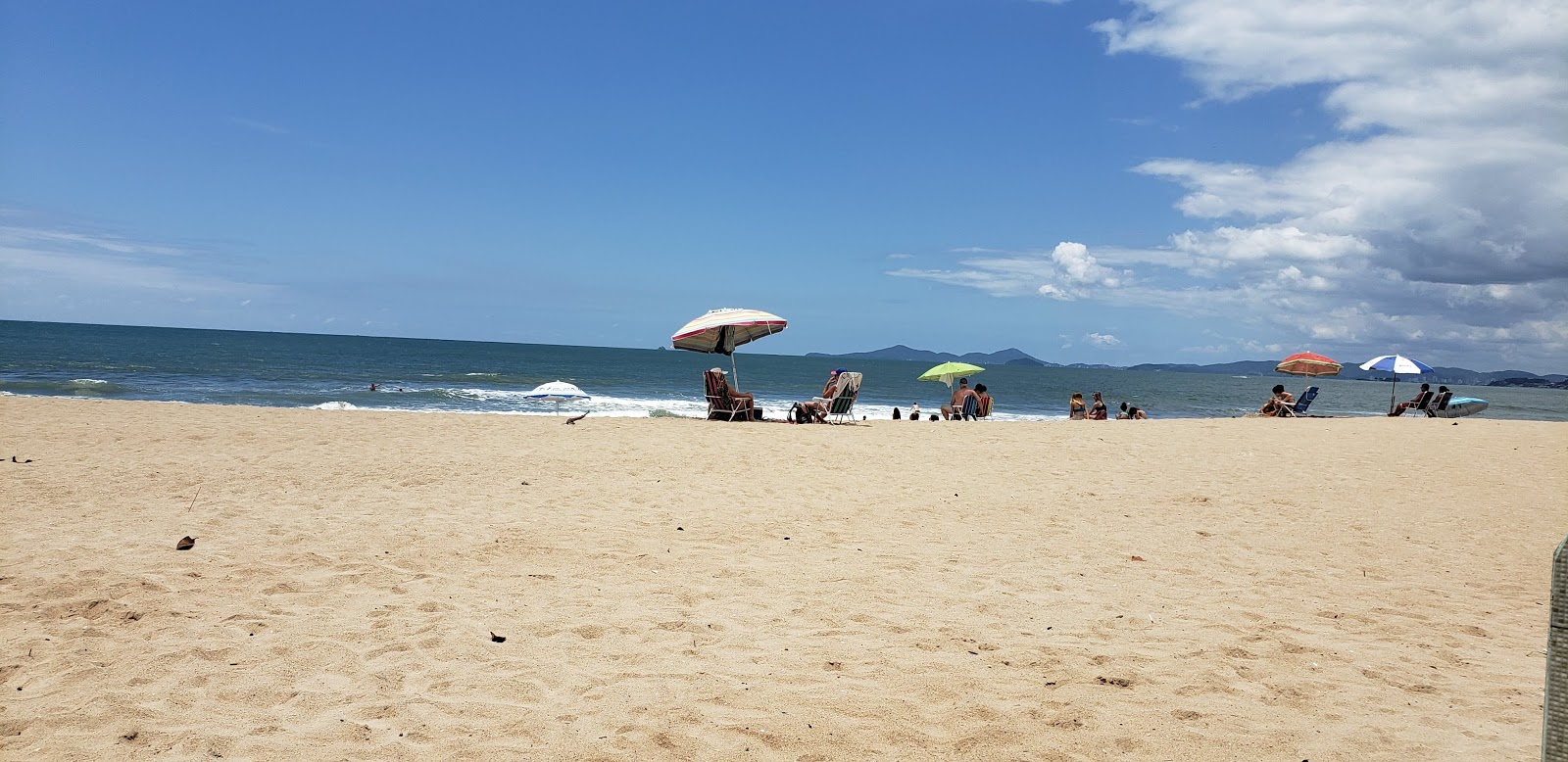 Foto de Praia Barra Velha com linha costeira longa e reta