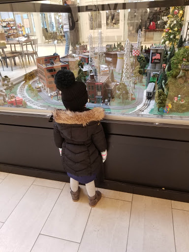 Shopping Mall «The Shops At Kenilworth», reviews and photos, 800 Kenilworth Dr, Towson, MD 21204, USA