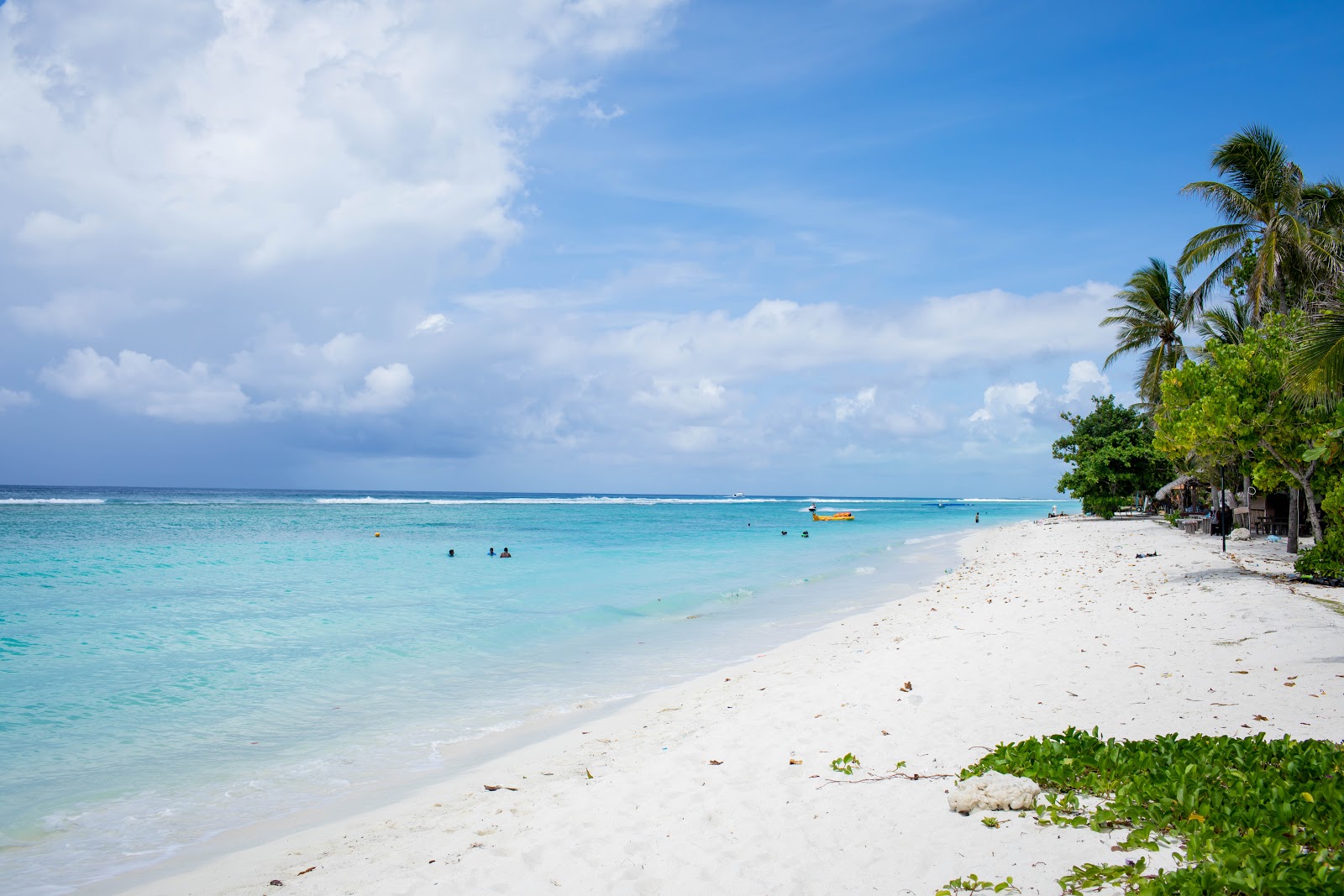Foto di Hulhumaale Public Beach area servizi