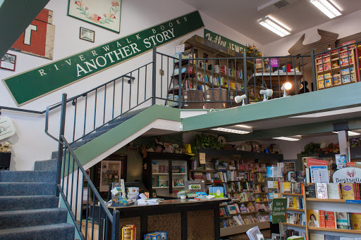 Book Store «Riverwalk Books», reviews and photos, 116 E Woodin Ave, Chelan, WA 98816, USA