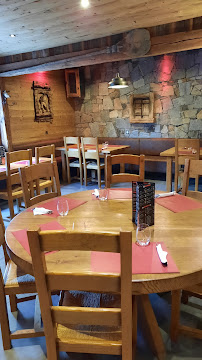 Atmosphère du Restaurant La Petite Ferme à Saint-Sorlin-d'Arves - n°11